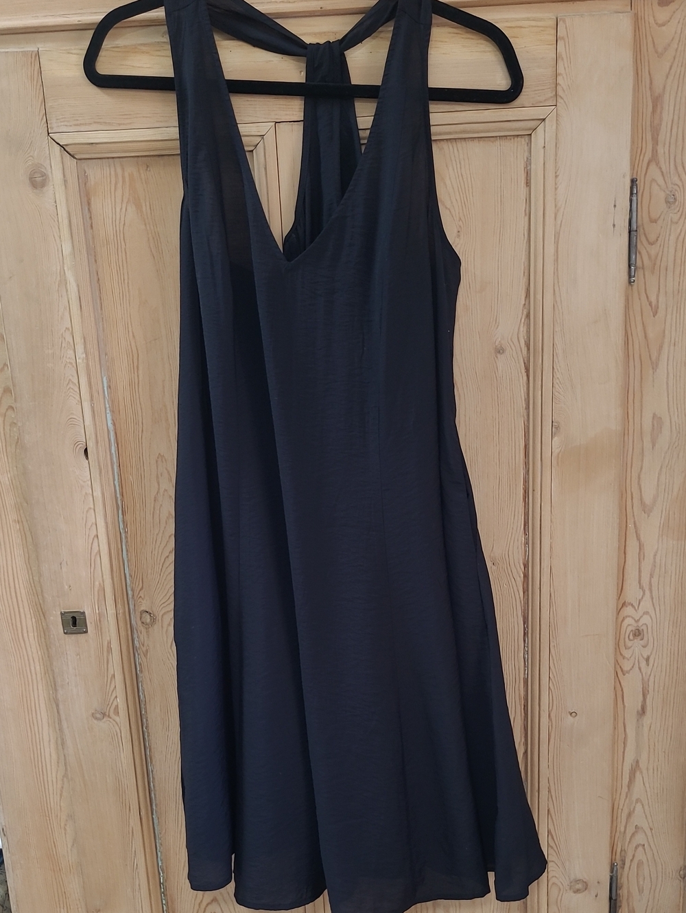 NWT Torrid Dress Women's sz 0-L Mini Hammered Rayon V-Neck Twist Back Black Dres